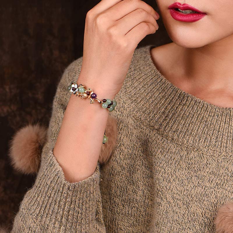 Chavri grünes Aventurin-Granat-Perlen-Blütenblatt-Glücksarmband