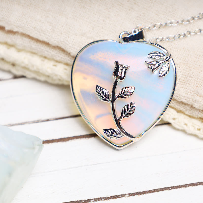 Halsketten mit Herzanhänger aus natürlichen Heilkristallen von Chavri