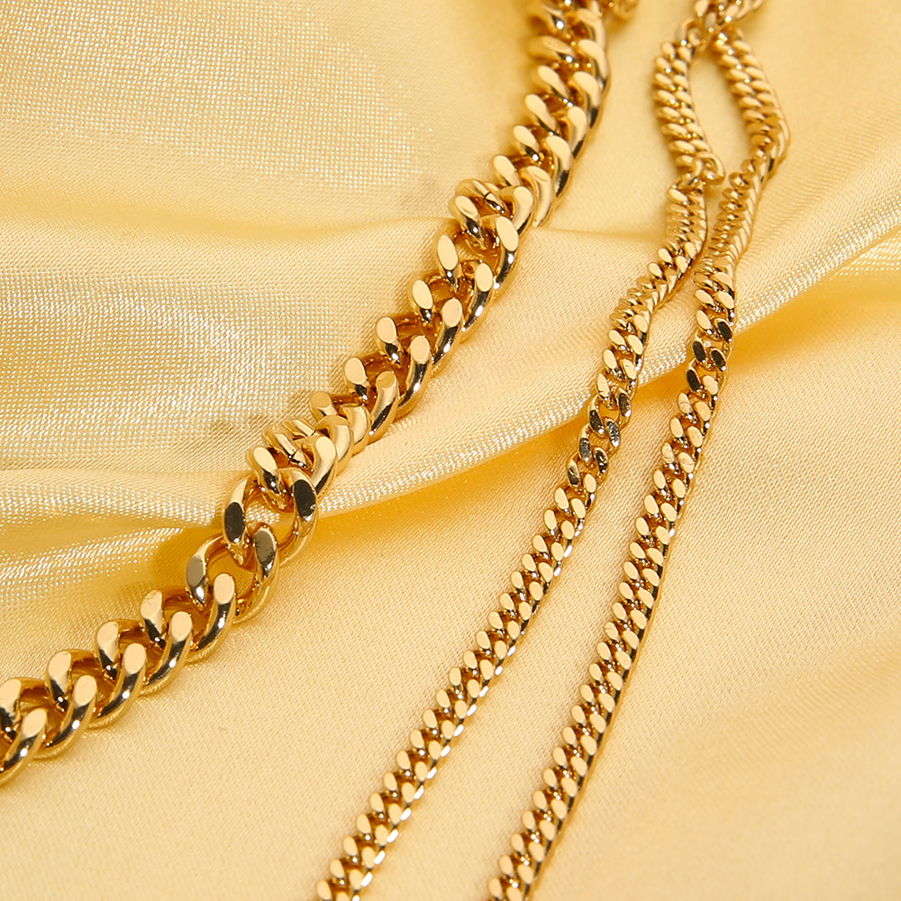 Halskette mit grünem Stein