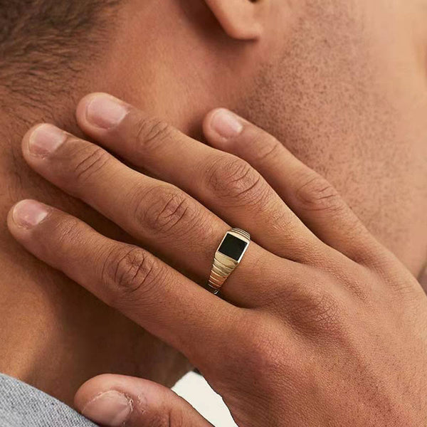 Schwarzes Etikett Black Signet Ring