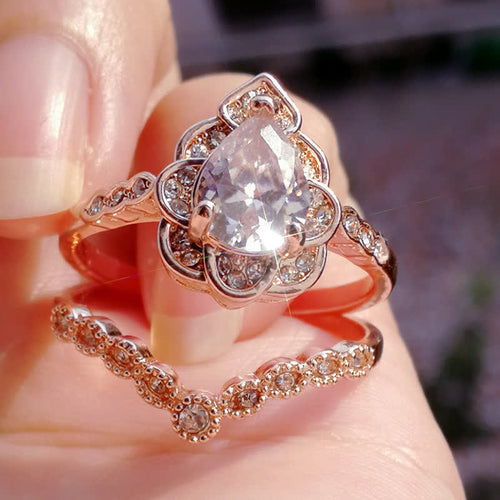 2Pcs Goldene, Tränenfassende Blütenblätter Ring -Set