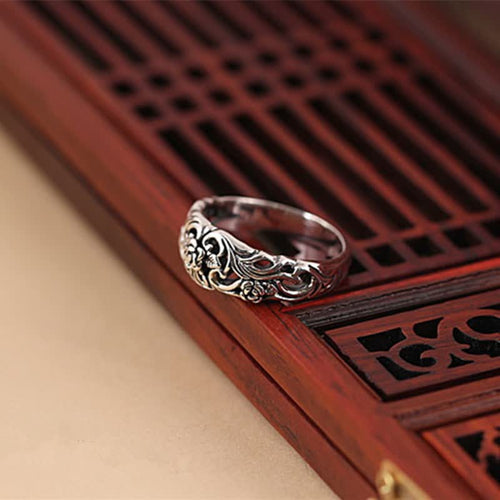 Antiker Schwarzer Rosengeschnitzer Ring