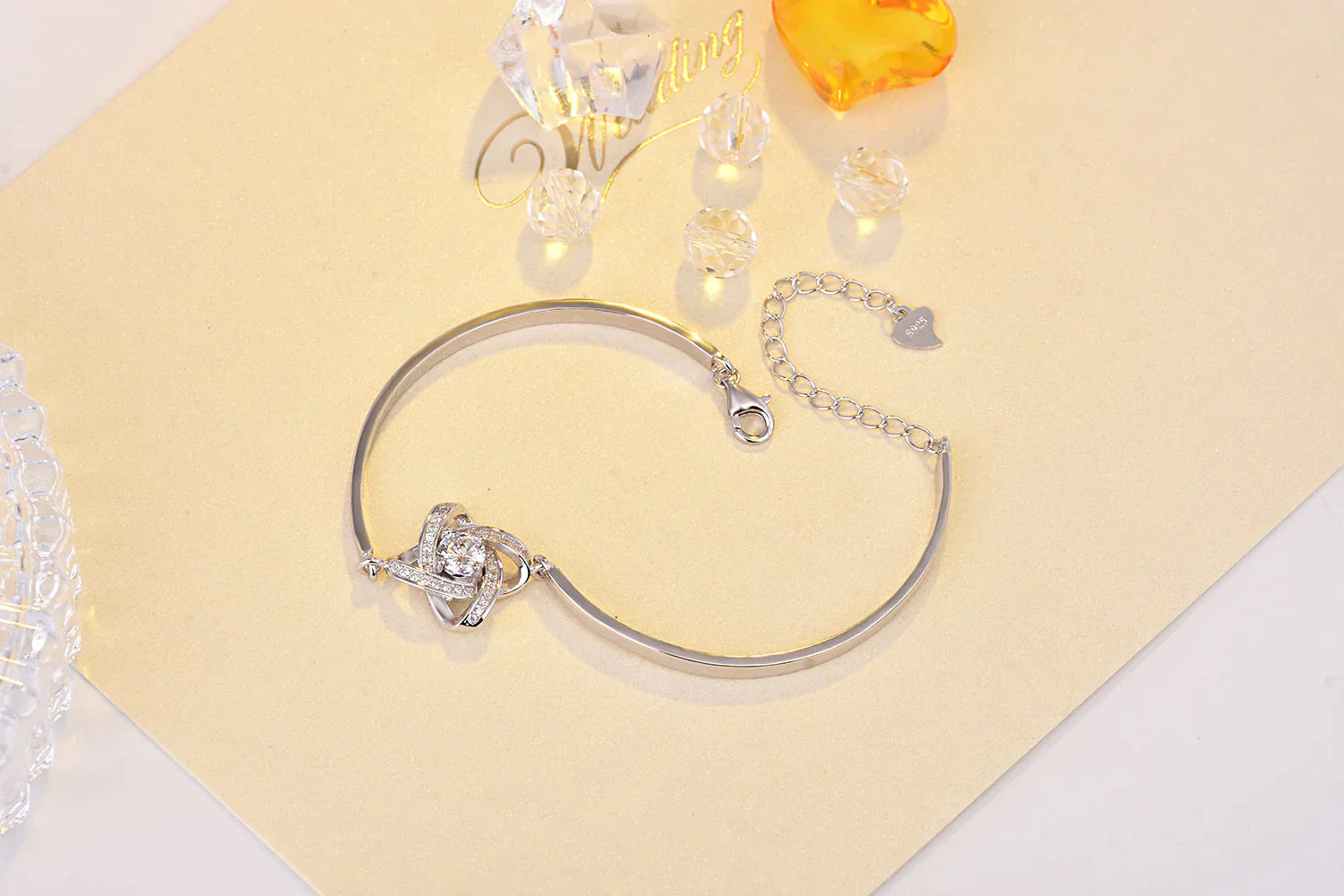 Liebesknoten-Armband