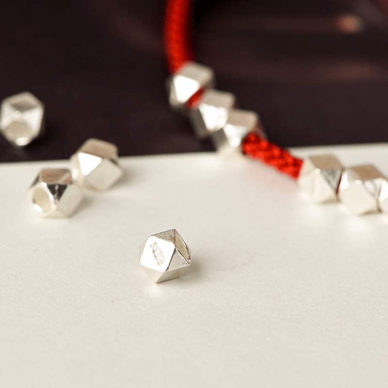 Chavri Fußkettchen aus 925er-Sterlingsilber, rote Schnur, geflochtenes Armband