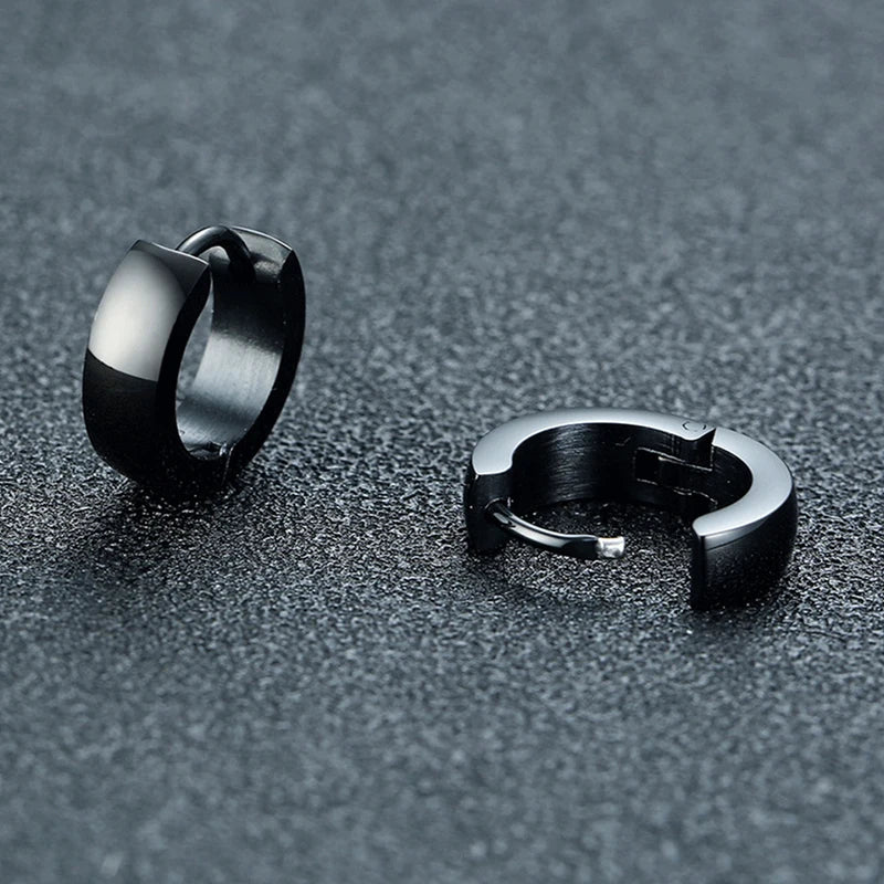Schwarzes Unisex-Ohrring-Set aus Edelstahl mit 5 Paaren Piercing-Hoop-Ohrringen für Männer und Frauen Gothic Street Pop Hip Hop Circle Earring