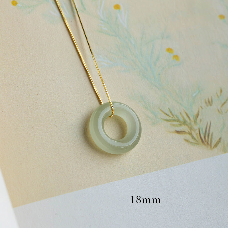 Chavri natürlicher runder Jade-Halskettenanhänger mit Friedensschnalle und Glücksfülle