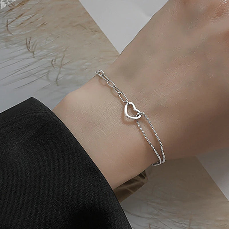 Armband aus Sterlingsilber mit doppeltem Liebesherz und hohlen runden Perlen