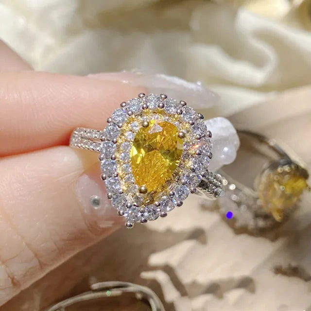 Eleganter Damenring mit gelbem Kristall und geometrischem Design