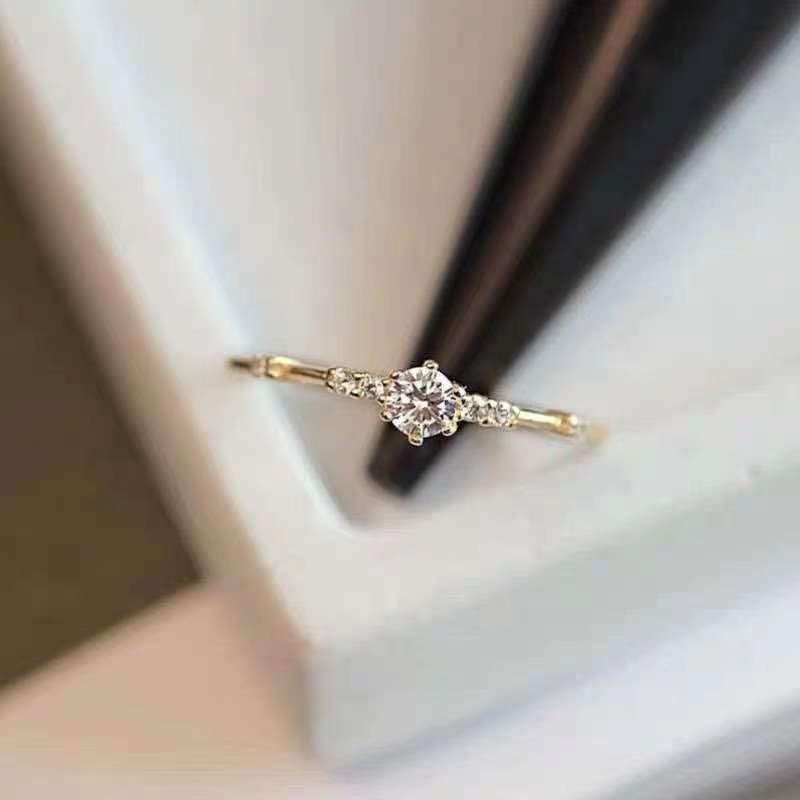 Gold Minimalist Edelstein -Verlobungsring