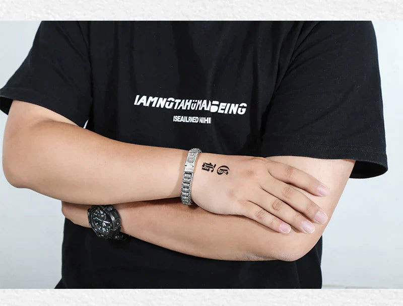 Glücksarmband mit buddhistischer Schrift