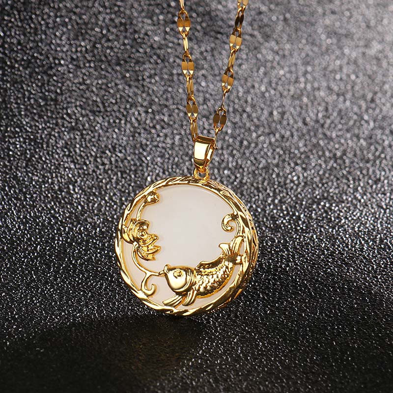 Chavri Halskette mit Anhänger aus natürlichem Jade, Koi-Fisch, Lotus, Glück