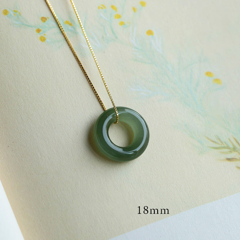 Chavri natürlicher runder Jade-Halskettenanhänger mit Friedensschnalle und Glücksfülle