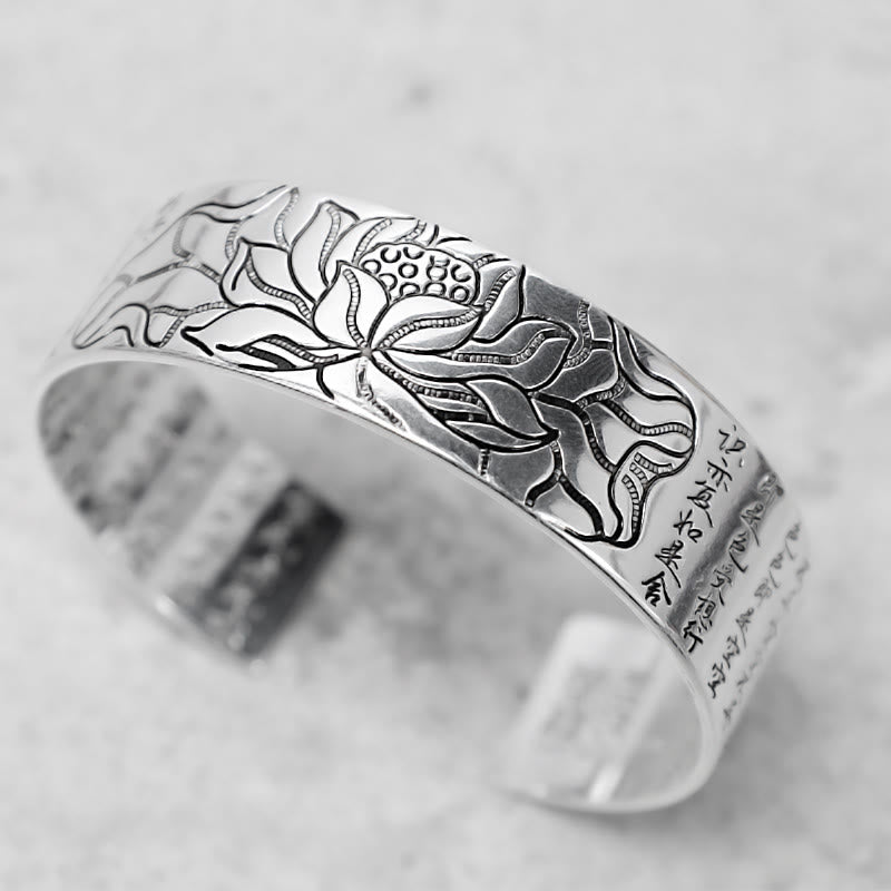 Chavri Tibetisches Lotus-Glücksarmband aus weißem Kupfer