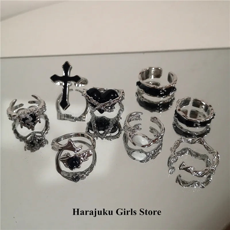 Punk Harajuku Goth Thorns Schwarz Silber Farbe Unregelmäßiges Herz Kreuz Offener Ring für Frauen Männer Liebhaber Vintage 90er Jahre Y2K Grunge Schmuck