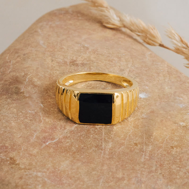 Schwarzes Etikett Black Signet Ring