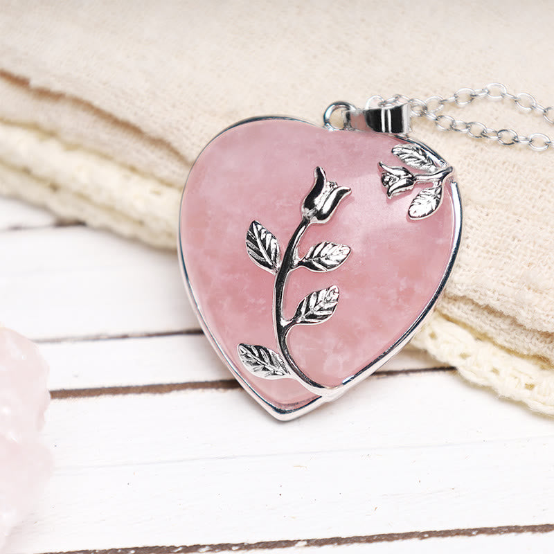 Halsketten mit Herzanhänger aus natürlichen Heilkristallen von Chavri