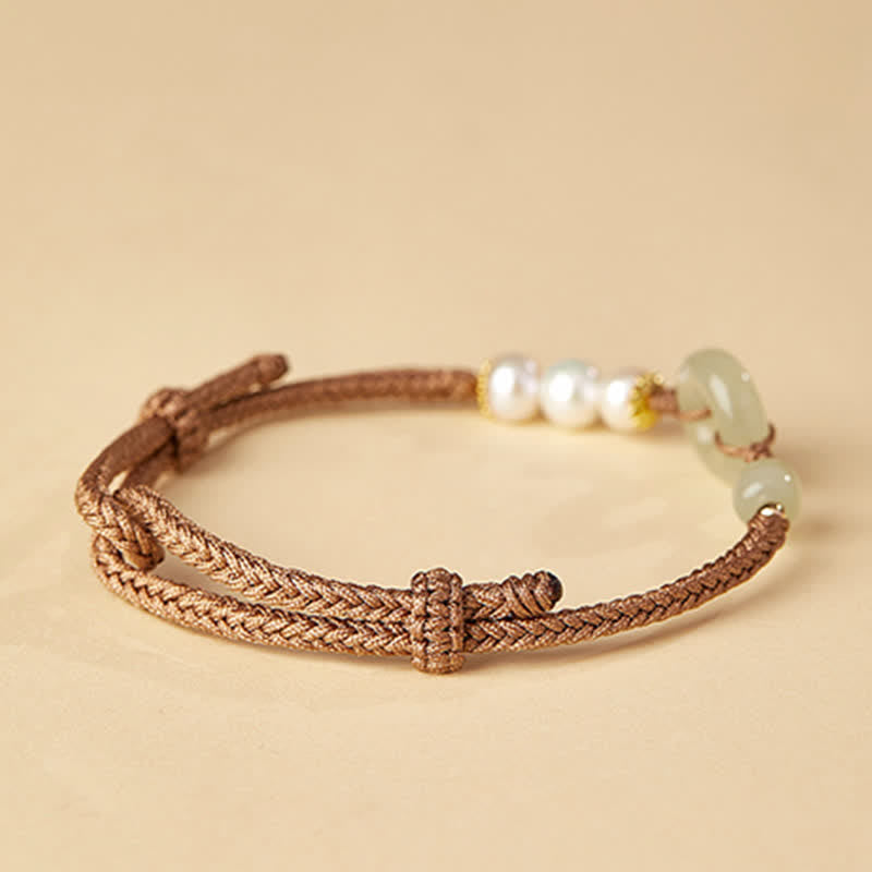 Chavri Glücksarmband mit natürlicher Hetian-Jade-Perle und Friedensschnalle