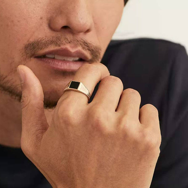 Schwarzes Etikett Black Signet Ring