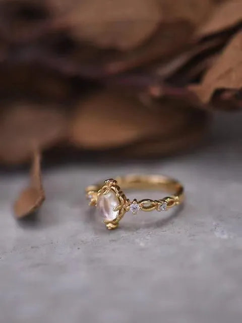 Luxuriöser geometrischer Design-Ring mit natürlichen Mondstein-Katzenaugen für Damen