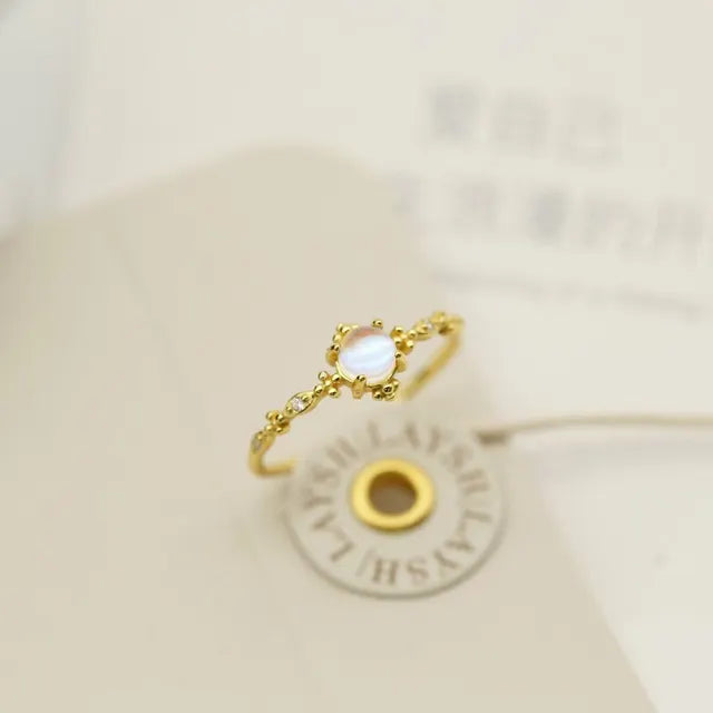 Eleganter Ring mit künstlichem Mondstein und Platinüberzug aus 925er Sterlingsilber für Damen - Schmuck