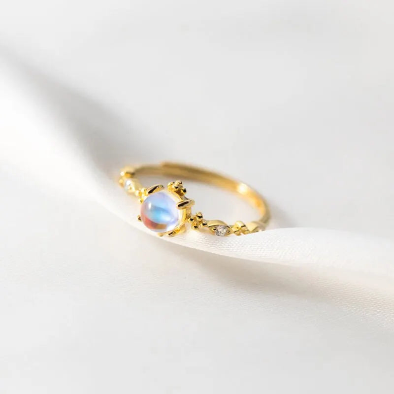 Eleganter Ring mit künstlichem Mondstein und Platinüberzug aus 925er Sterlingsilber für Damen - Schmuck