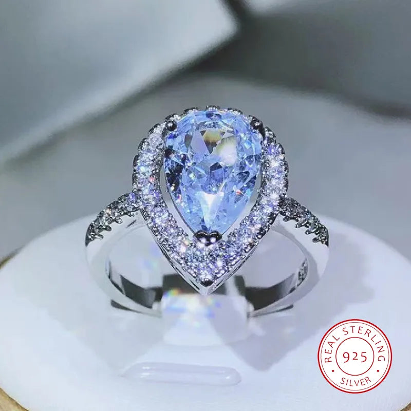 Eleganter und exquisiter Tropfen-förmiger Ring aus weißem Zirkon und Diamanten für Damenmode-Schmuck am Valentinstag