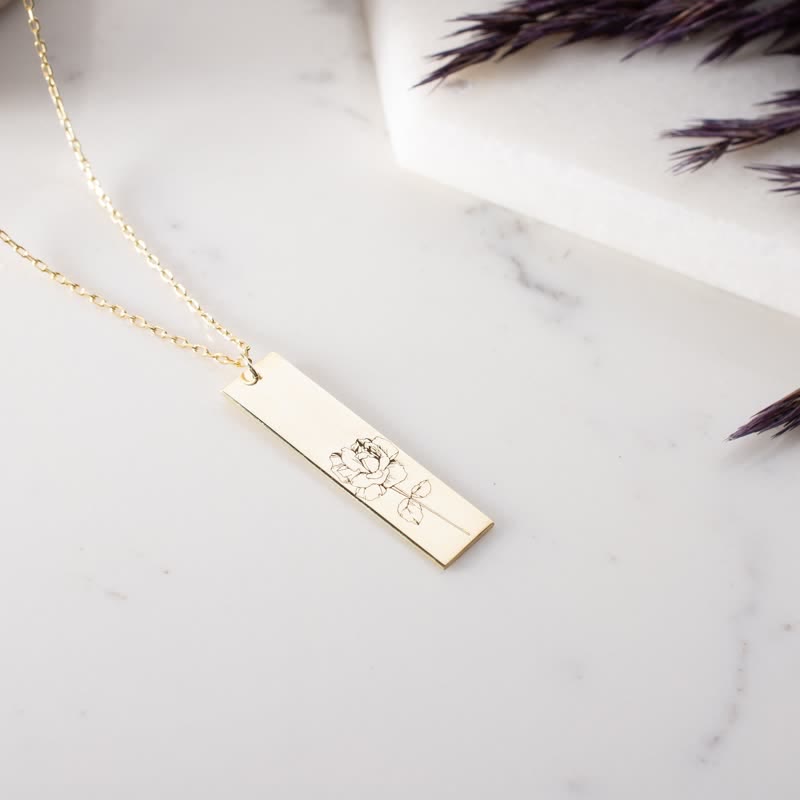 Delikate Geschnitzte Typenschild Geburtsblumenkette