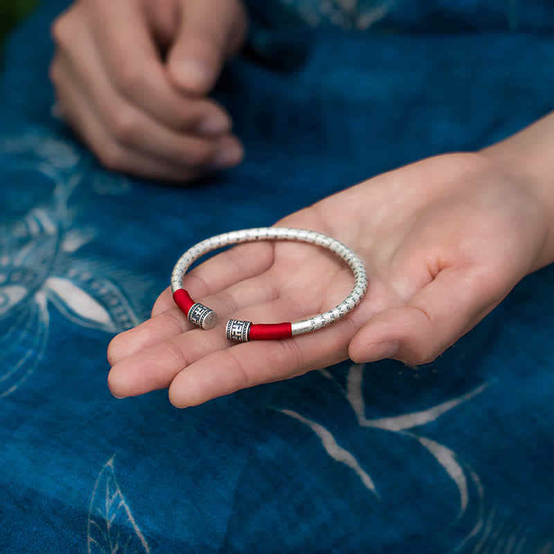 Chavri Tibet Om Mani Padme Hum Glücksarmband mit roter Schnur