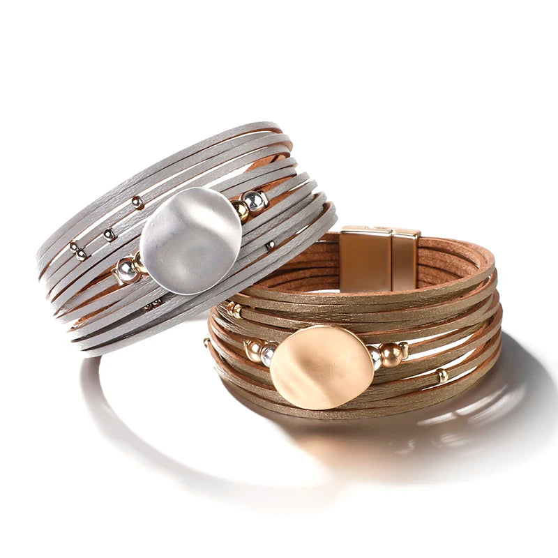 Boho Lederarmbänder für Frauen | Wickelarmband aus Leder mit Metallanhänger