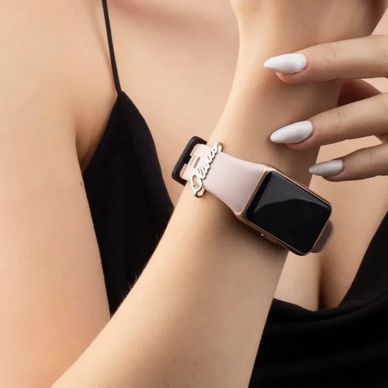 Kreative Uhrenschlaufe für Apple Watch, Edelstahl, individueller Namens-Uhrenarmband-Charm, dekorative Schleife, personalisierter Buchstabenschmuck