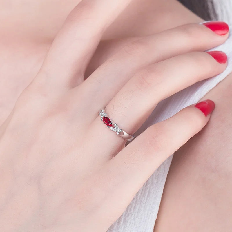 Einfacher 925 Sterling Silber Ring mit natürlichem ovalen Rubin Edelstein für Hochzeit und Verlobung in Roségold