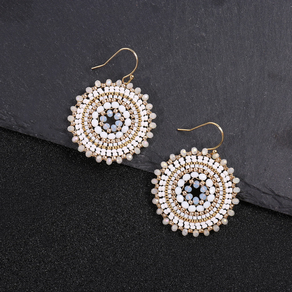 Bunte Kristallperlen-Ohrringe im Bohemia-Stil von Badu - Handgefertigter Schmuck aus Häkelarbeit mit Saatperlen - Geschenk für Frauen