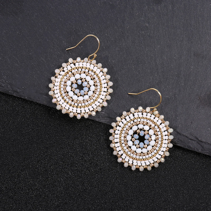 Bunte Kristallperlen-Ohrringe im Bohemia-Stil von Badu - Handgefertigter Schmuck aus Häkelarbeit mit Saatperlen - Geschenk für Frauen