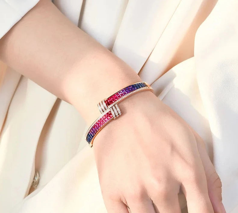 Armband aus 18 Karat Gelbgold mit natürlichem Diamant und buntem Edelstein