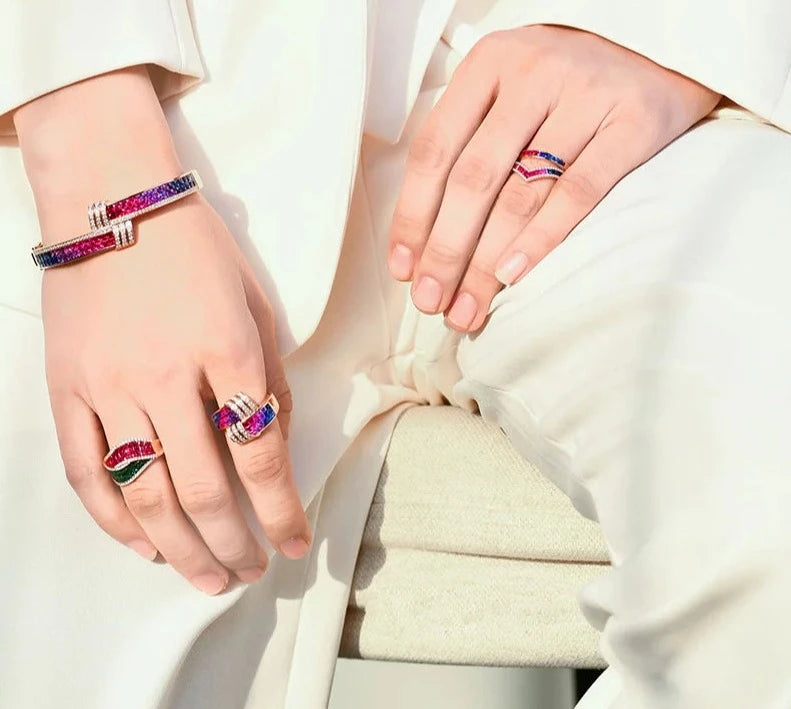 Armband aus 18 Karat Gelbgold mit natürlichem Diamant und buntem Edelstein