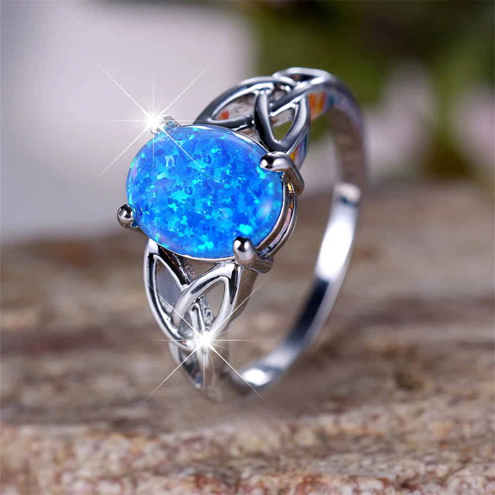 Vintage Silberfarbener Verlobungsring mit blauem Opal und Kreuzmuster für Damen
