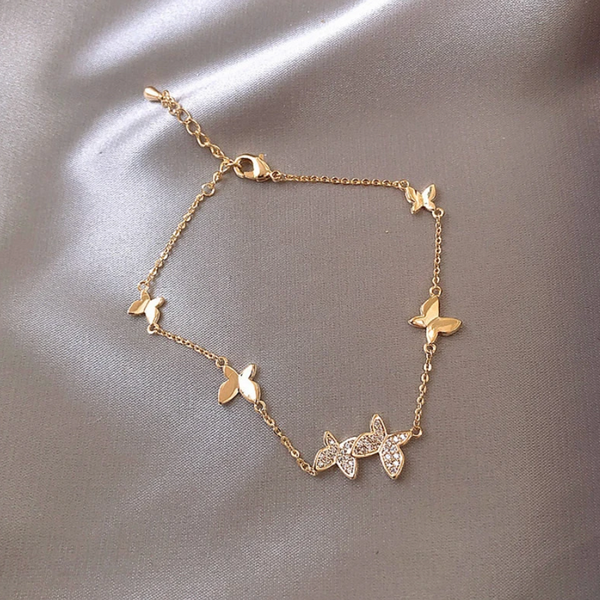 Armband mit mehreren Schmetterlingen