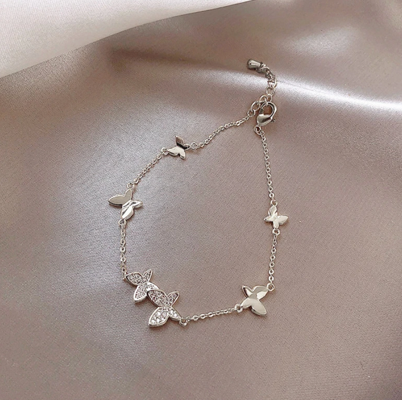 Armband mit mehreren Schmetterlingen