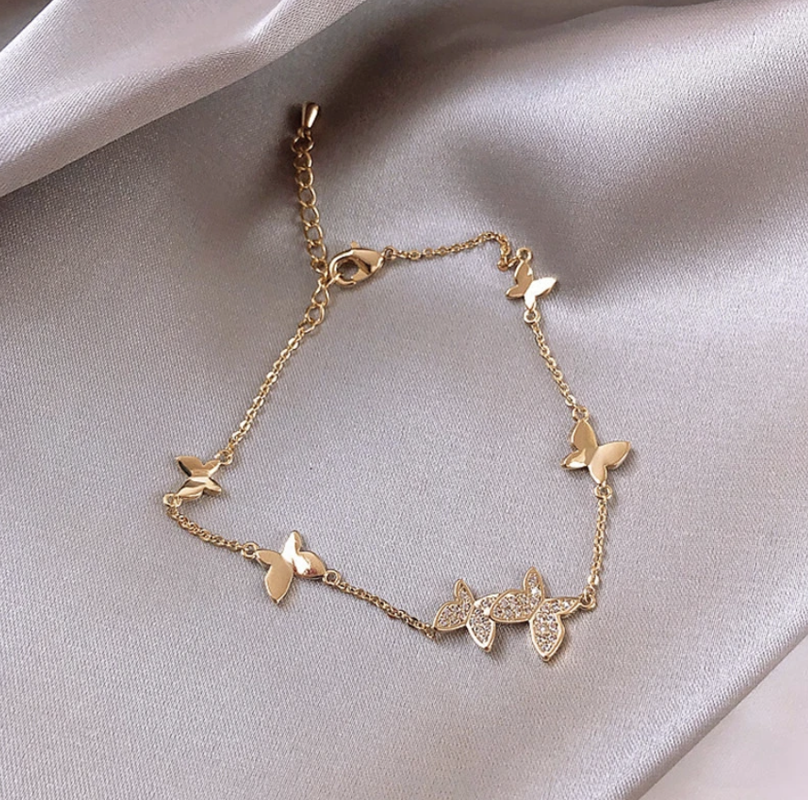 Armband mit mehreren Schmetterlingen