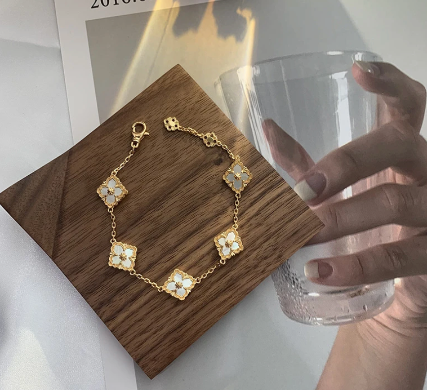 Markantes Armband in verschiedenen Farben