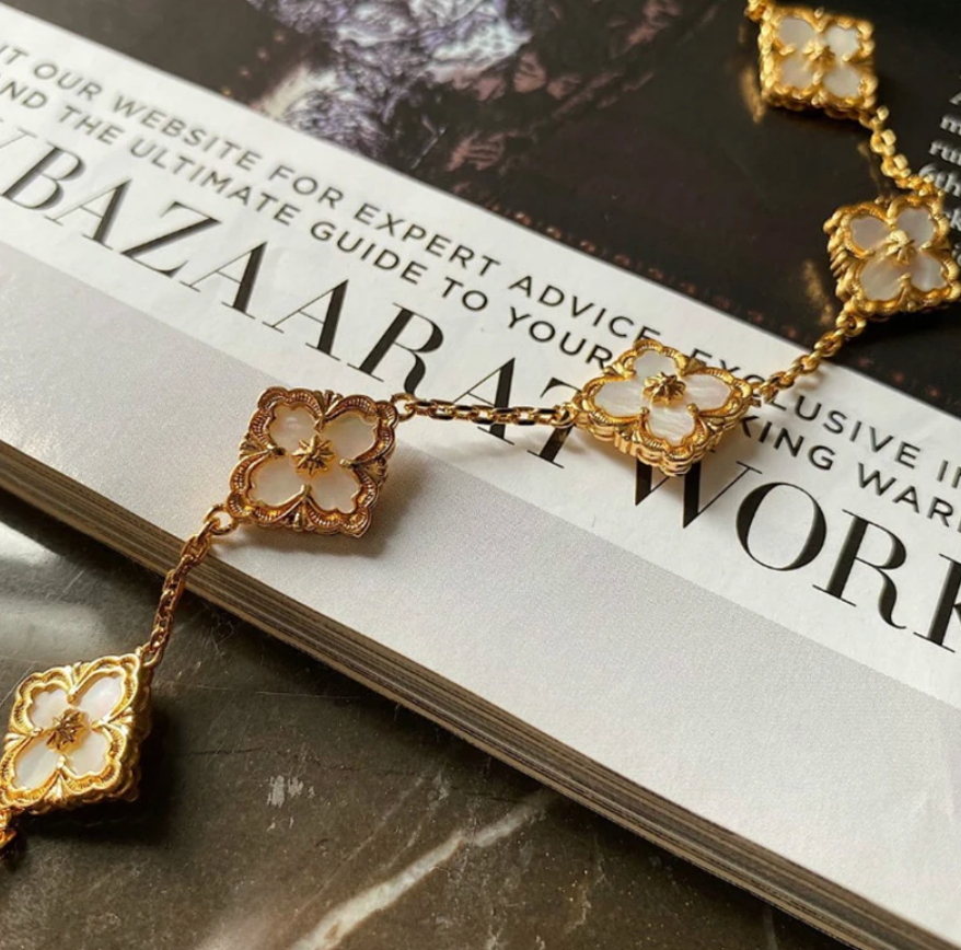 Markantes Armband in verschiedenen Farben