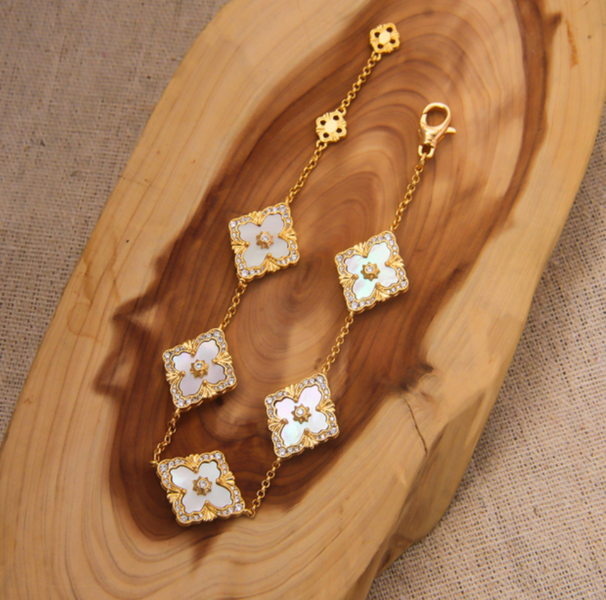 Markantes Armband in verschiedenen Farben