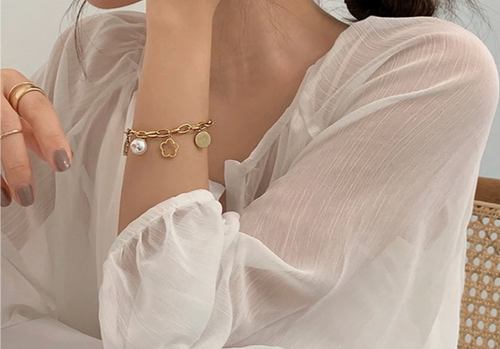 Anhänger Armband mit Perlen Gold