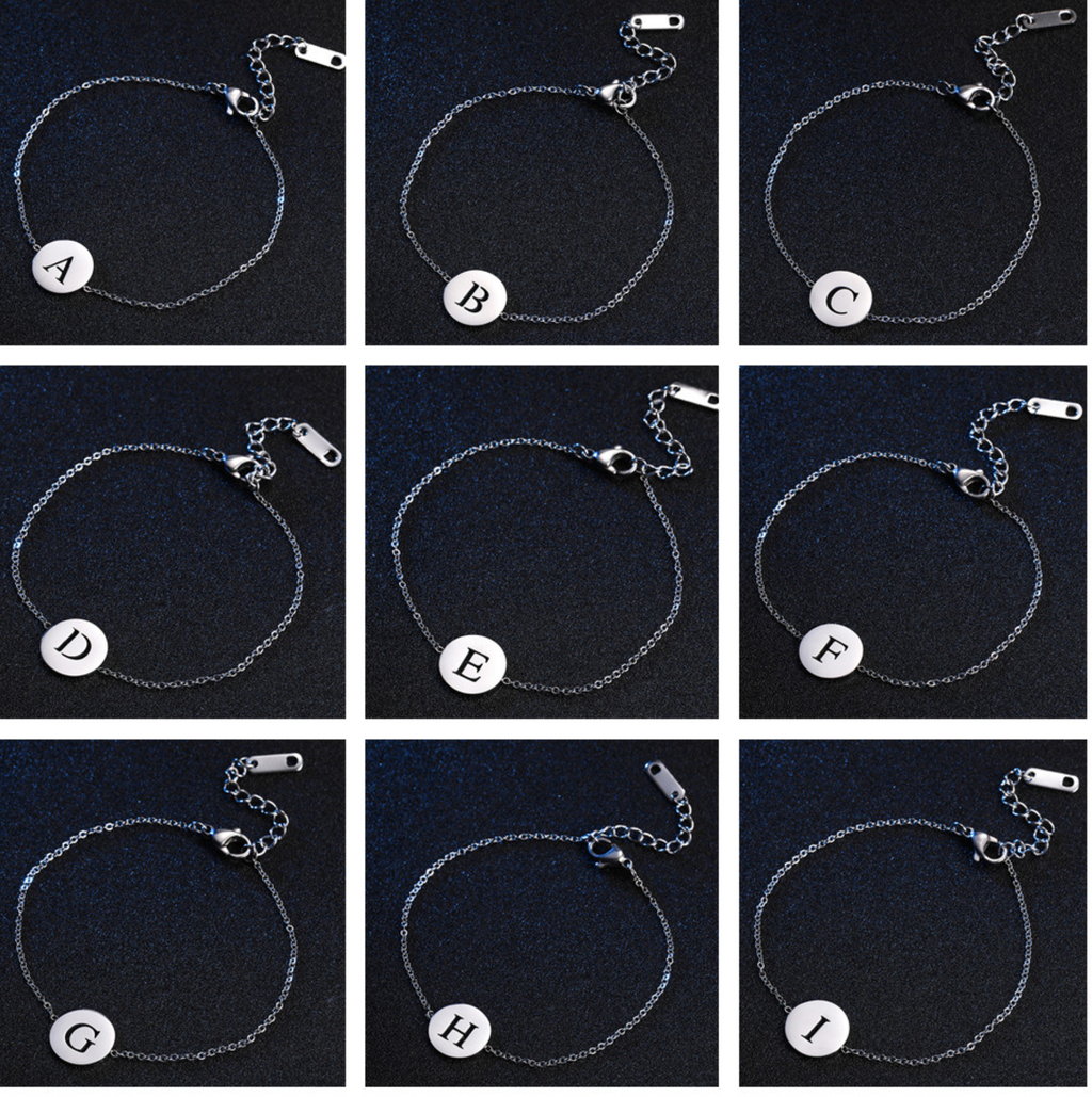 Armband mit Buchstabenanhänger