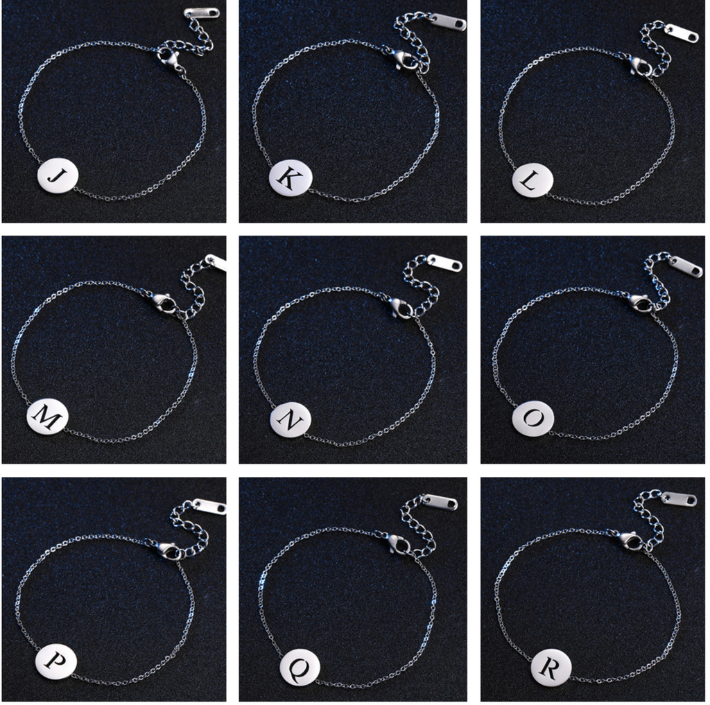 Armband mit Buchstabenanhänger