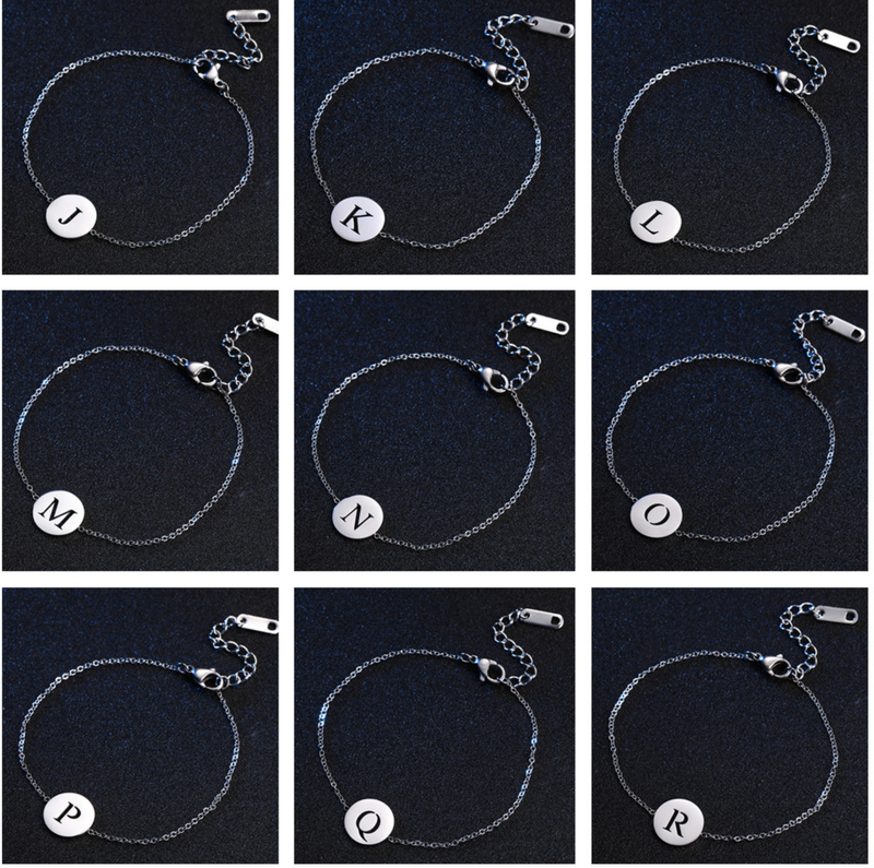 Armband mit Buchstabenanhänger