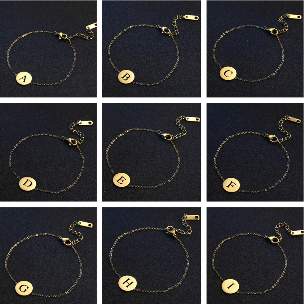 Armband mit Buchstabenanhänger