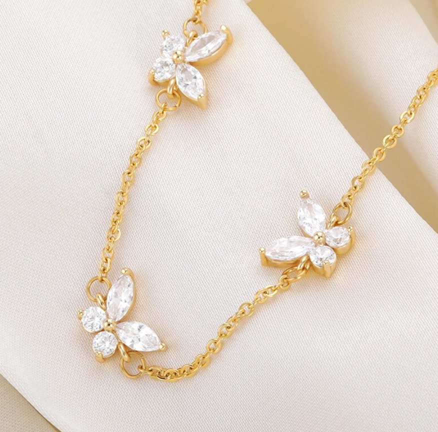 Filigranes Armband mit Glitzer Schmetterlingen I Gold