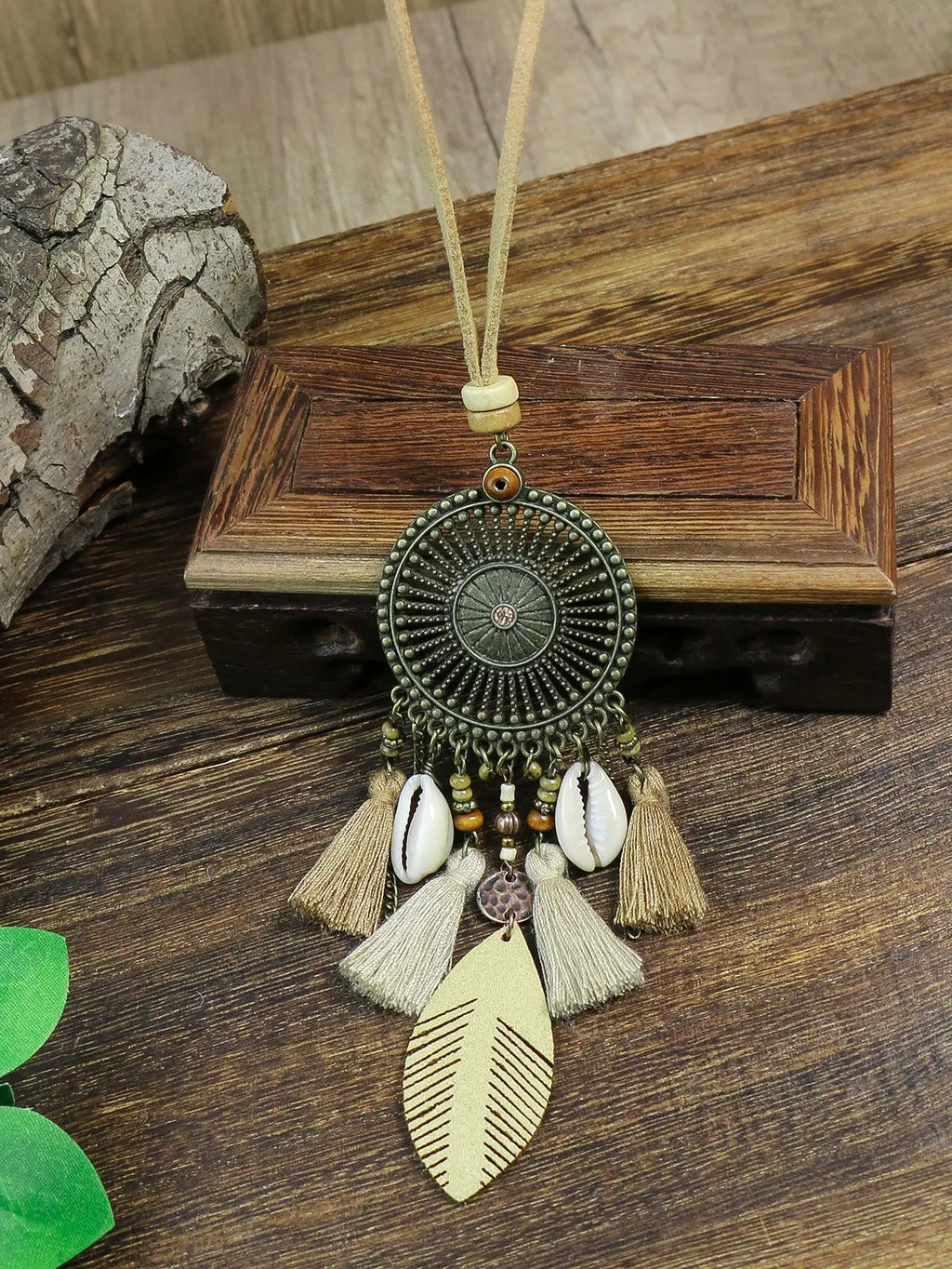 Boho-Stil langer Halskette mit Quastenmuschelanhänger, ethnische Retro-Urlaubs-Halskette für Damen
