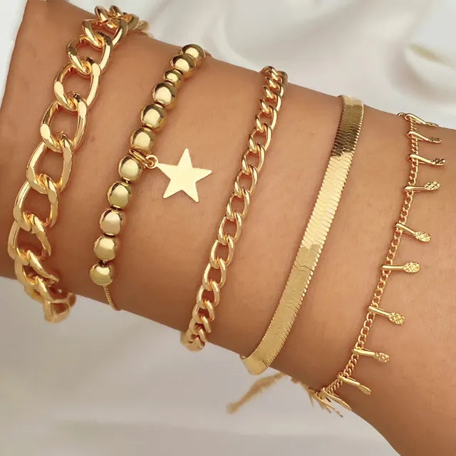 Boho Fashion Armbänder für Frauen - Vintage Schmuck mit geometrischen Perlen, Anhänger mit menschlichem Kopf und Münze in Goldfarbe - Geschenk für Damen